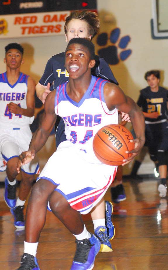 Red Oak's boys take home win
