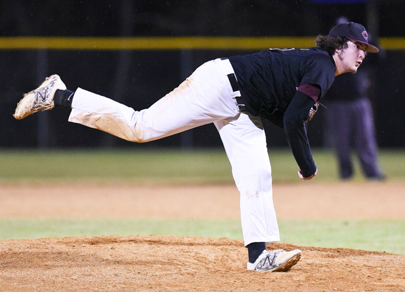 MOUND VETERAN FOR THE BULLDOGS