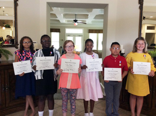 5th grade students earn  DAR Citizenship Medals