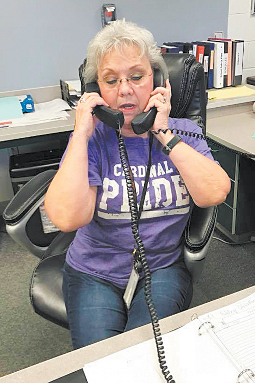 Nashville Elementary receptionist retires
