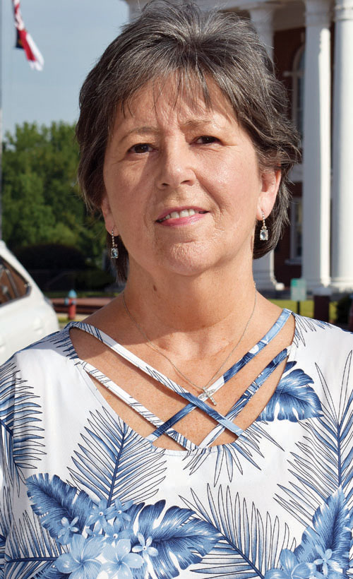 Hobbs files for town council seat