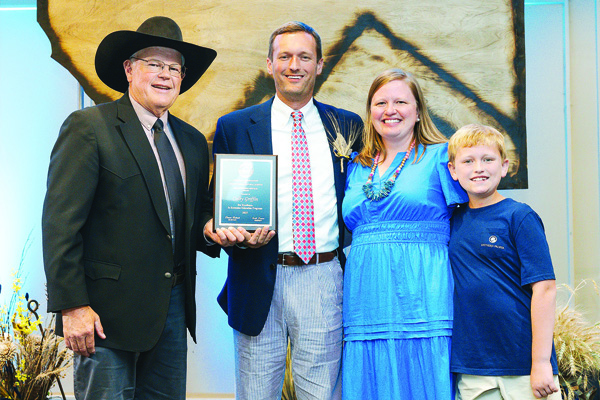 Nash extension agent takes national award