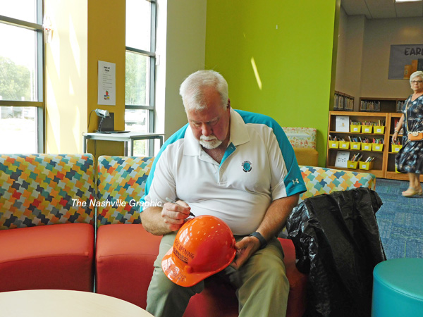 Officials cut ribbon at Red Oak Elementary School