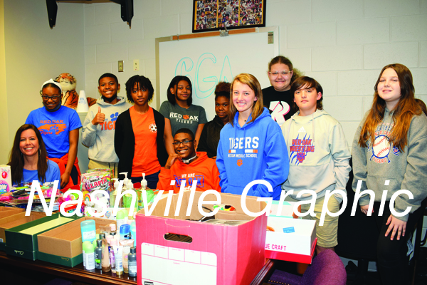 Red Oak Middle prepares cheer boxes for Ukraine