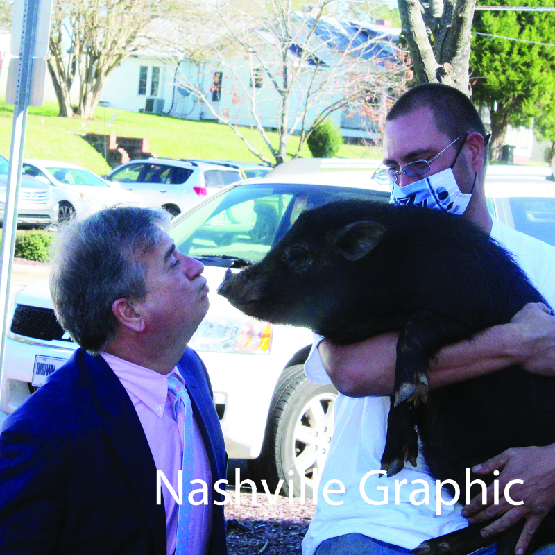 COUNTY MANAGER KISSES A PIG!
