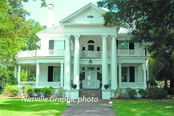 Citizens mull local historic commission