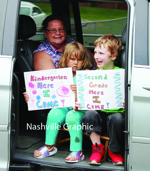 Nashville Elementary hosts car parade for students, Pics, 2