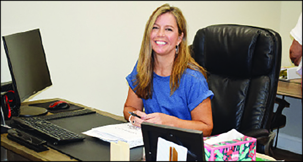 Red Oak lauds zoning officer for scholarship