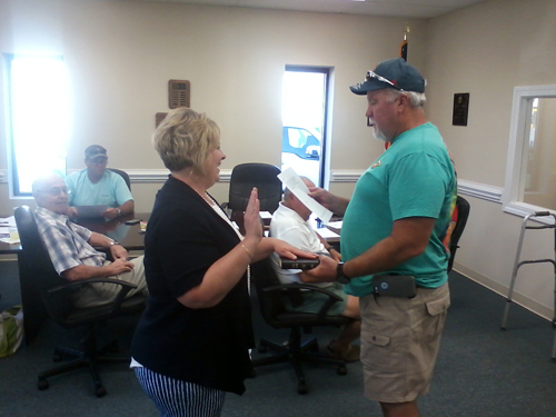 Shearin takes oath as  Red Oak's Town Clerk