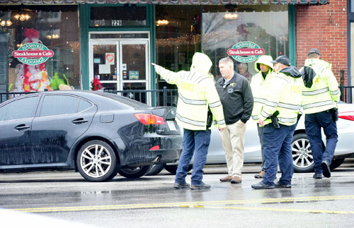 Man shoots himself in front of courthouse