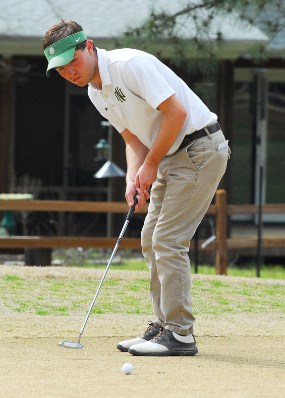 BE's golfers take on River