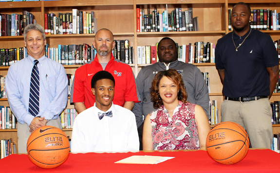 Lucas Signs With Johnston CC